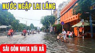 MƯA XỐI XẢ không thấy đường chạy xe - NƯỚC NGẬP LAI LÁNG.