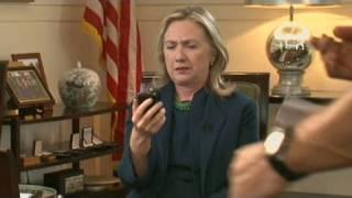 Hillary Clinton learns of Gadhafi's capture