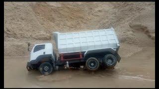 Rc truk terjang banjir dan terguling?