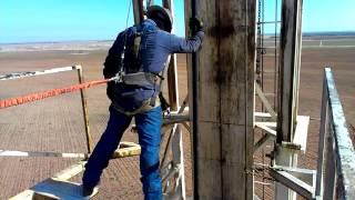 Derrickman Mike pulling blocks latching pipe