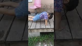 My little 5 year old daughter does 20 push-ups straight back to back(2)