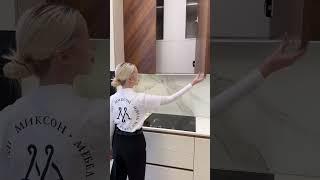 Шикарная кухня с золотыми элементами️ #мебельназаказ #обзоркухни