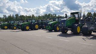 Везу сельхоз технику John Deere.