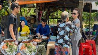 Bà Con Khmer Vui Mừng Khi Nhận Được 150 Phần Bún Thịt Lụi Thơm Ngon Từ Tấm Lòng Của Chị Kim Loan
