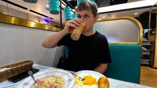 Trying a Classic Hong Kong Breakfast for the First Time! 