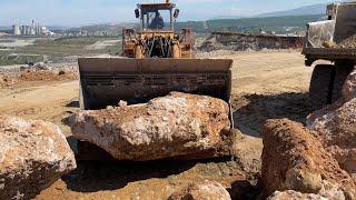 Caterpillar 992B Wheel Loader Loading Huge Rocks On Dumper