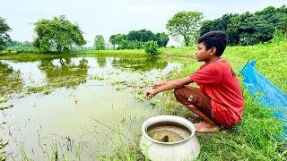 Amazing Fishing Videos 2024 || Traditional Boy Hunting Fish Useing Bamboo Tools Hook In Village Pond