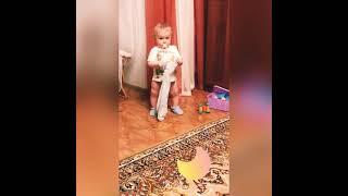 #малыш #дети #смешно Сынок моет пол, вытирает дом, спасибо за , смотрите и подписывайтесь