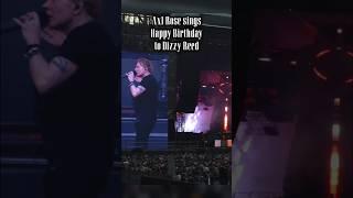Axl Rose sings Happy Birthday to Dizzy (Düsseldorf 2025) #gunsnroses #axlrose #slash #fyp #short