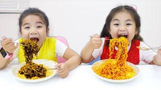 Suri and Annie Pretend Play Making Chocolate and Ketchup Black Noodles with Cooking Toys