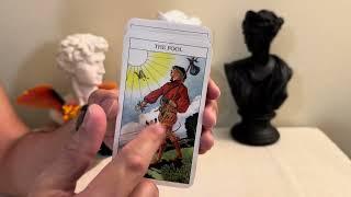 Devo manter a distância ou devo procura-la/lo? | Imperador Tarot75 responde.