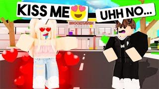 WEIRD GIRL Tries To ONLINE DATE Me.. (Brookhaven RP)