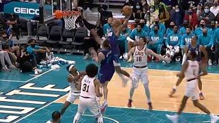 Kelly Oubre tried to get the highlight of the year 