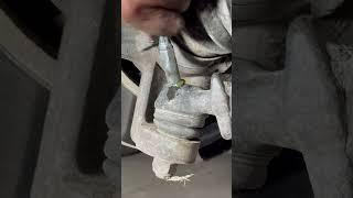 Lifehack: Greasing a Ball Joint Without Replacing It! #lifehacks #automobile #mechanic