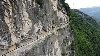 贵州大山里，八旬老人花36年在悬崖上凿天渠，感动了全中国