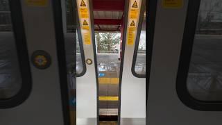 London Underground District Line S7 Subsurface Stock Doors Opening | #shorts #train #railway #london