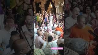 Vrindavan dham iskcon  Temple Mein videshi bhakton dwara kirtan