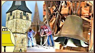 Denekamp Overijssel: Het beieren van de Westerhuesklokken van de Katholieke kerk (Plenum)