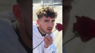 tonyczh #communitylove#couple #youdonthavetosayyouloveme#givingroses #proposal #ifyoudontknowmebynow