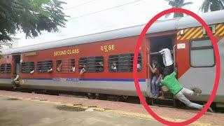 Samosa Seller Fell Down from Running Train | Antyodaya Express | @SpottheTrains