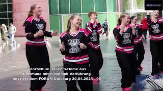 Tanzschule Dancers Home aus Dortmund mit Flashmob Vorführung jetzt vor dem FORUM Duisburg 20.04.2024