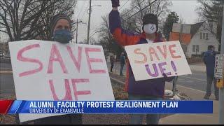 Alumni, faculty protest University of Evansville realignment plan