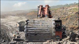 Bigest Mining Truck Oht cat 777 loading On Hitachi ex 2600 Excavator