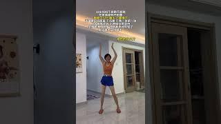 软呼啦圈是我见过好坚持的运动，值得所有人去练习，不伤膝盖不伤腰，缎练的同时还能刷刷手机看看电视，咱普通人也能坚持下去，用汗水改变自己#呼啦圈#爆汗#宝妈逆袭