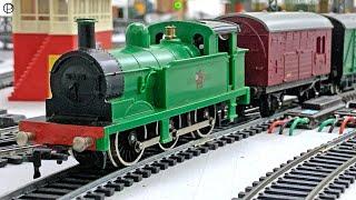 Hornby Dublo R1 0-6-0 Tank Locomotive (2207) with Tri-ang Hornby Coaches