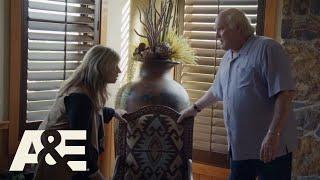 “Celebrity Ghost Stories” Sneak Peek: Kim Russo Meets with Football Legend Terry Bradshaw | A&E