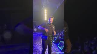  Léo Xavier | Fã joga bolsa para Mateus durante show ao vivo que chamou atenção! CONFIRA! #shorts