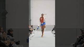 She can dominate this industry with this walk.(esther samuel) #runway #topmodel #ottolinger