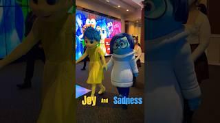 Joy and sadness surprising fans at the theater!#insideout2#insideout#intensamente#intensamente2