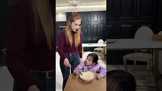 就吃一半面条不分一半！#异国夫妻#外国夫妻#混血宝宝