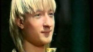 E. Plushenko, a new World champion-2001 (podium, awarding ceremony, Russian anthem)