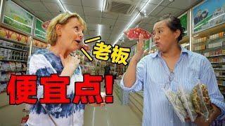 ONLY SPEAKING CHINESE With Canadian PARENTS For 24 Hours! 外国父母来中国后，挑战24小时和他们讲中文，结果妈妈直接流利砍价？！