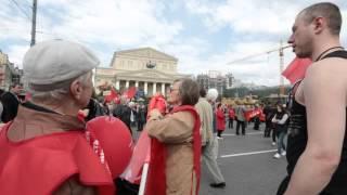 "Утро красит нежным цветом стены русского Кремля"
