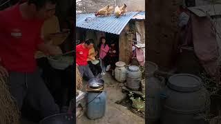 Brother Sanbei's daily vlog. The hens lay eggs and they fall into boxes. I wish everyone lots of mo