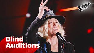 Teresa ci porta in Spagna con “Baila Me” di Gipsy Kings |The Voice Senior Blind Auditions