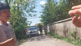 Le dai mâncare și îmbrăcăminte, apoi te atacă. Polițist Local sună l 112 să ceară sprijin