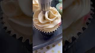 CupCake Art | Vanilla Cupcake | Ayesha Nazneen #shorts #cake #cupcake #art #short #chocolate #trend