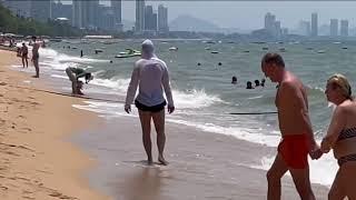 Pattaya Travel,  Foreigners Relaxing at Jomtien Beach  #pattaya #thailand #beach