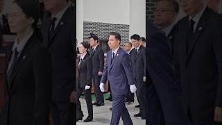 국정원 출신 김병기 원내대표단 현충탑으로 이동, 윤종군, 백승아, 김준혁, 김기표, 김현정 #shorts #이재명 #김병기 #백승아 #김준혁 #김기표  #민주당 #선거 #당선