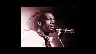 Star.  Gregory Isaacs    ( Lovers Rock)