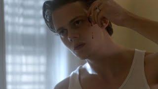 Roman Godfrey || Psycho || Bill Skarsgard