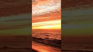 imagens lindo pôr do sol sobre a praia ao som de aha Hunting High and Low. linda música flash back