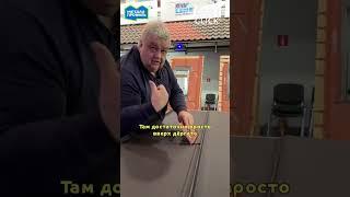 Мастер показывает, чем фальцевые панели Fastclick отличаются от конкурентов