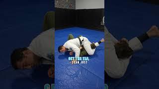 Brutal head triangle from side control!