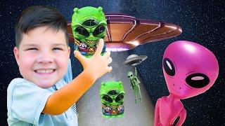 Calebs ALIEN ADVENTURE WITH MOM and DAD! We Found a SPACESHIP with ALIENS and TREASURE X ALIEN TOY!