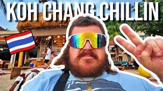 Chillin In Koh Chang, Thailand | Drinks On The Beach, Food, Bit Of Pool!